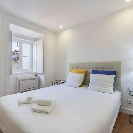 Daire Lovelystay - Bairro Alto Terrace Wonder *