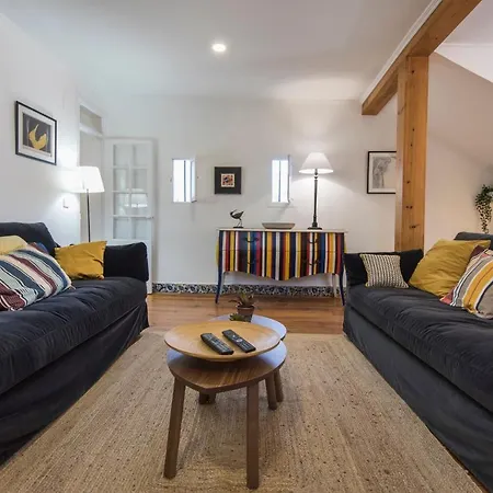 Lovelystay - Bairro Alto Terrace Wonder Apartman *